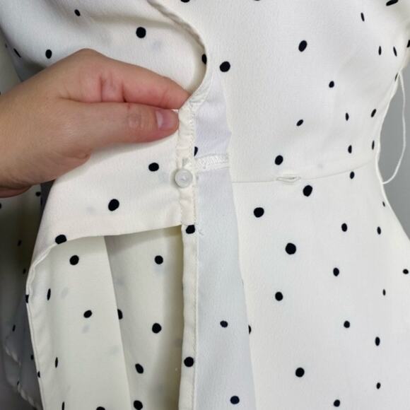 ASTR the Label Puff Sleeve Floral Wrap Top size Small - Picture 8 of 10